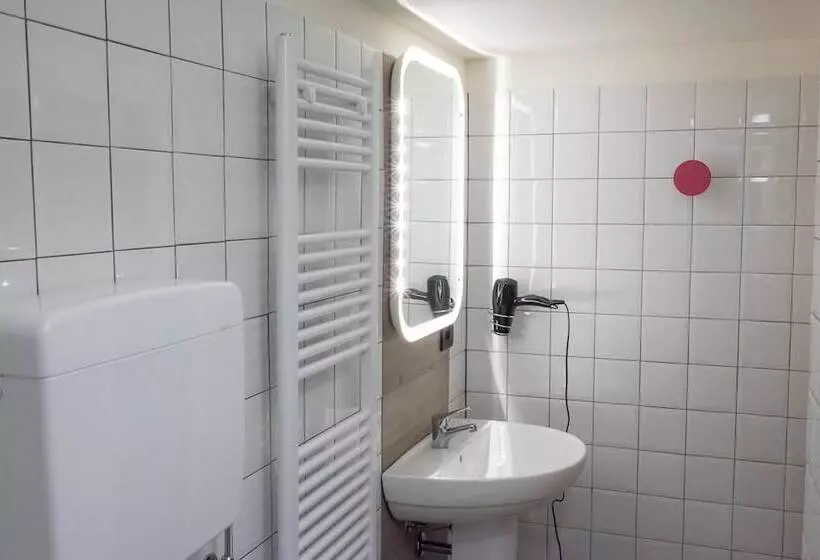 تختخواب و صبحانه Viabasso11 Guest House