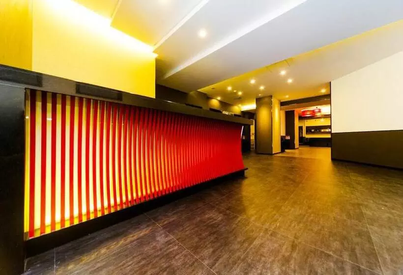 هتل Kuromon Crystal