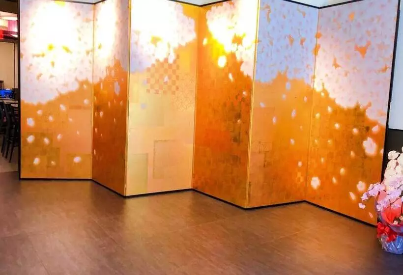 هتل Kuromon Crystal