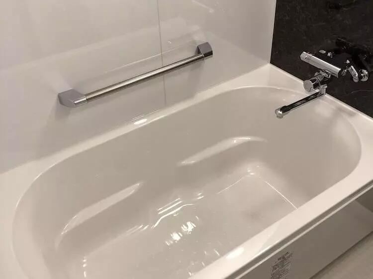 هتل Kuromon Crystal