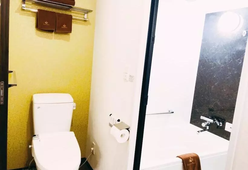 هتل Kuromon Crystal