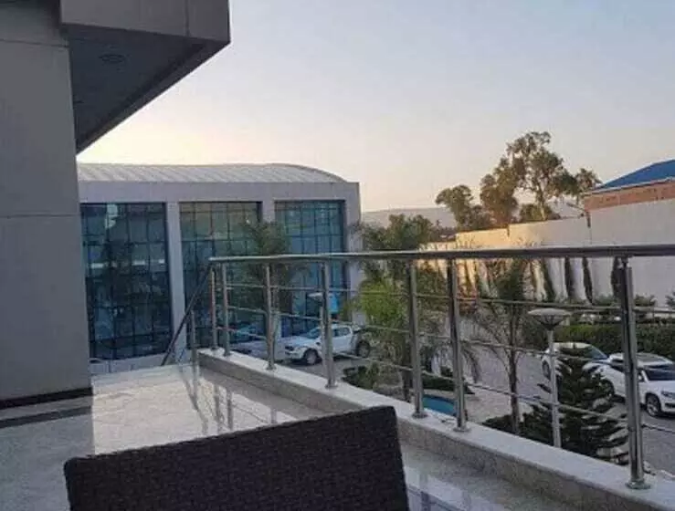 هتل روستایی Hôtel De La Vallée Chlef