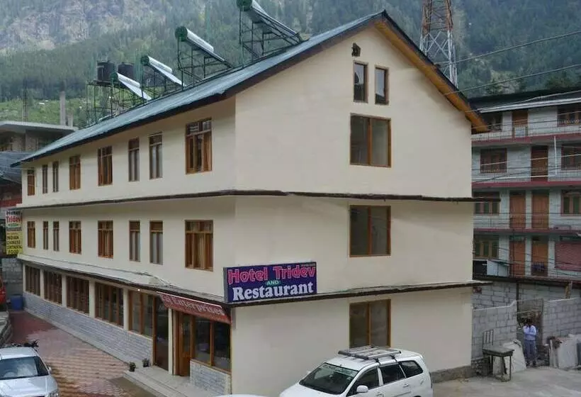 ホテル Tridev Manali