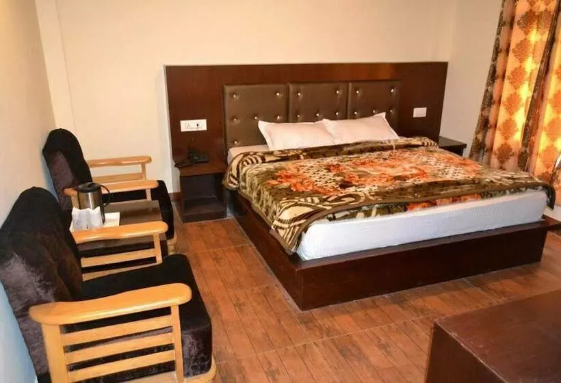ホテル Tridev Manali