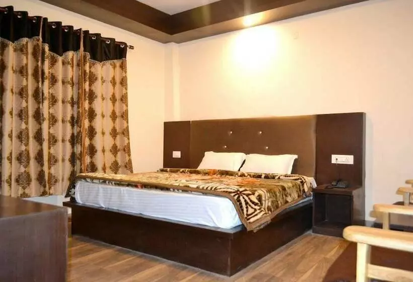 ホテル Tridev Manali