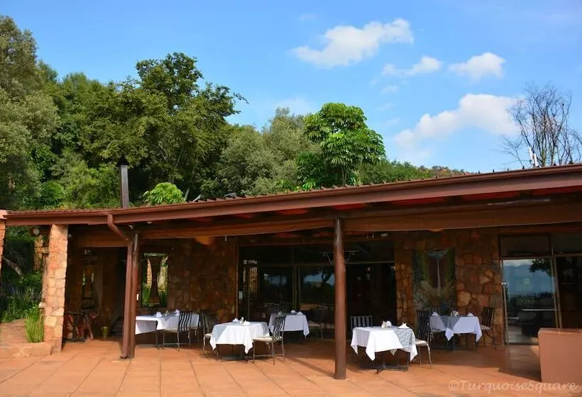 ペンション La Montagne Guest Lodge