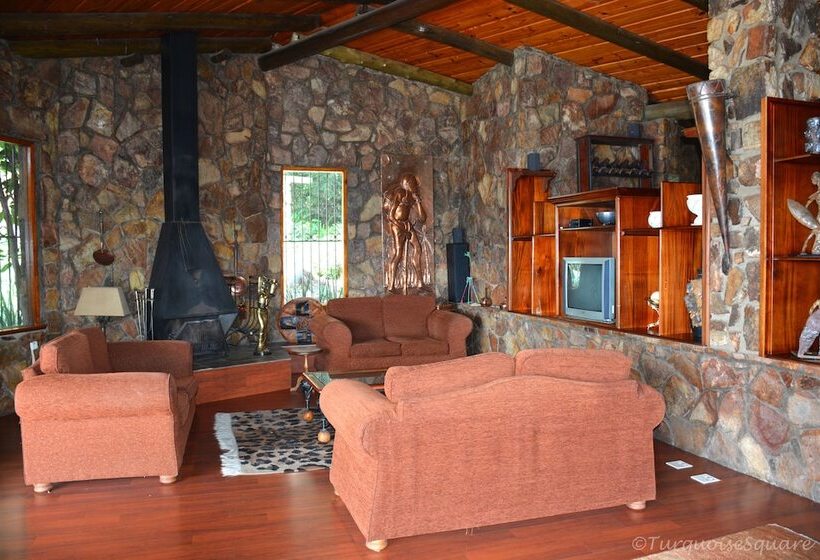 پانسیون La Montagne Guest Lodge