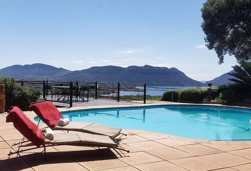 ペンション La Montagne Guest Lodge