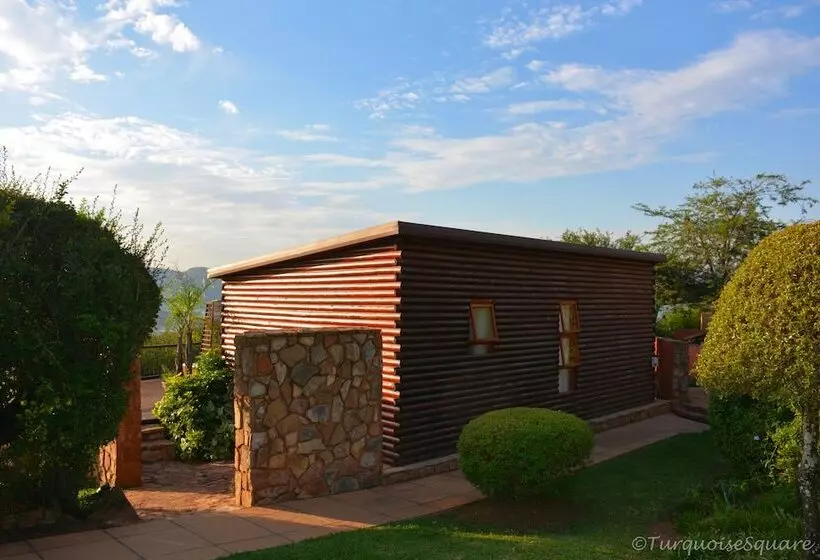 ペンション La Montagne Guest Lodge