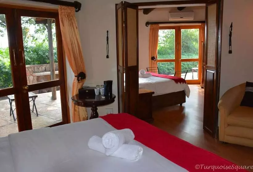 ペンション La Montagne Guest Lodge