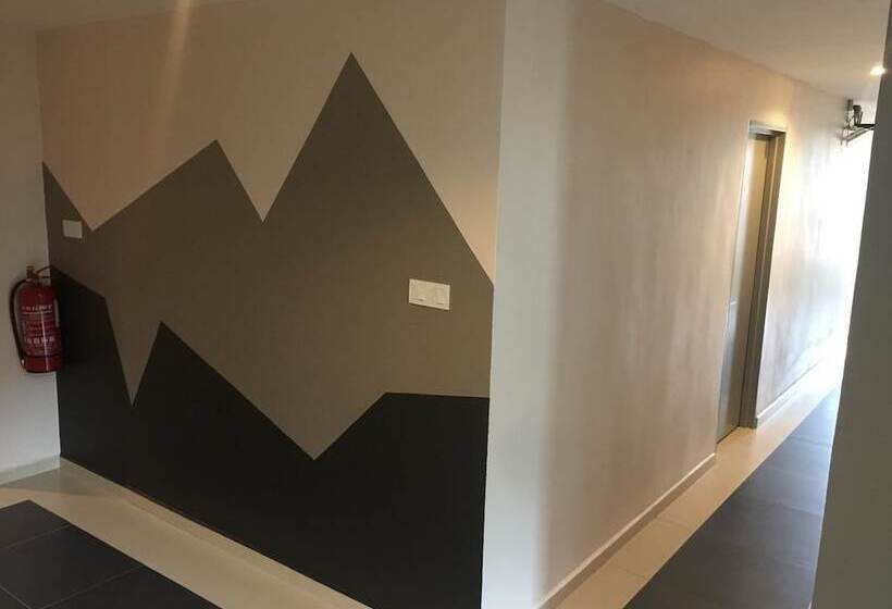 פנסיון One Plus One Boutique Residence