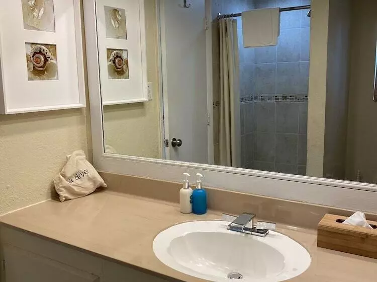 Bolongo Bay Beach Resort