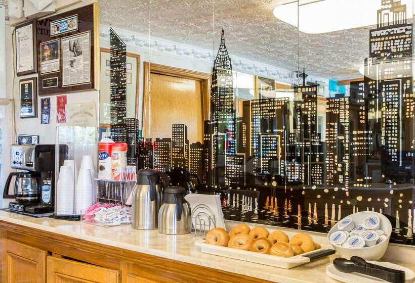 فندق على الطريق Rodeway Inn & Suites Branford   Guilford