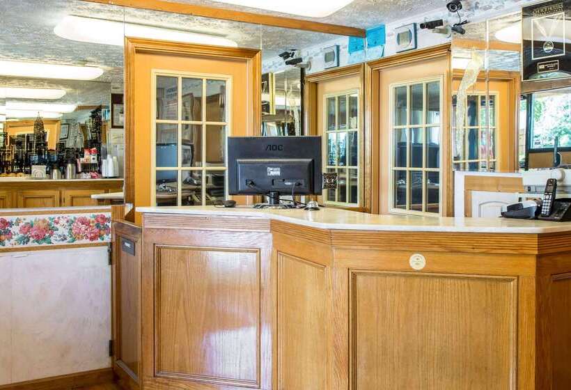 فندق على الطريق Rodeway Inn & Suites Branford   Guilford