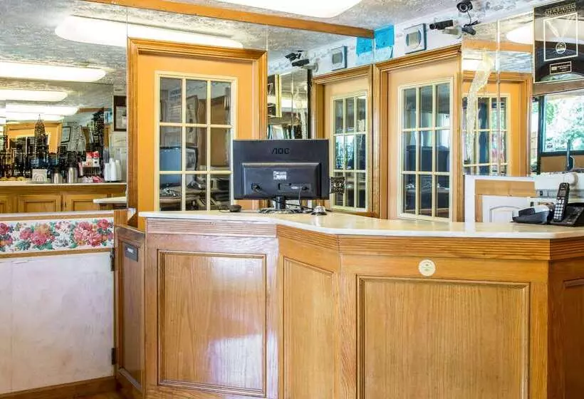 모텔 Rodeway Inn & Suites Branford Guilford