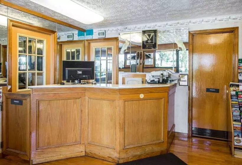 모텔 Rodeway Inn & Suites Branford Guilford