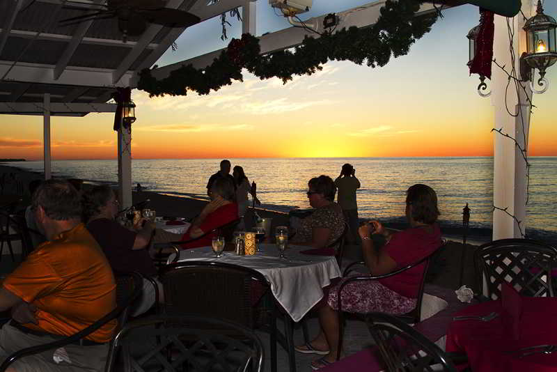 استراحتگاه Sand Castle On The Beach Adults Only