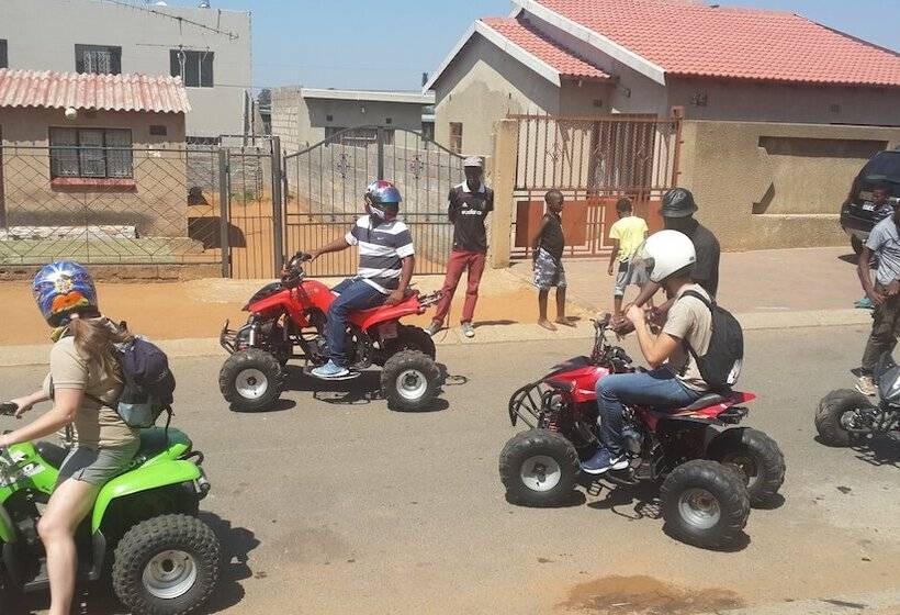 Общежитие Naledi Backpackers