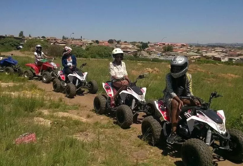 Retkeilymaja Naledi Backpackers