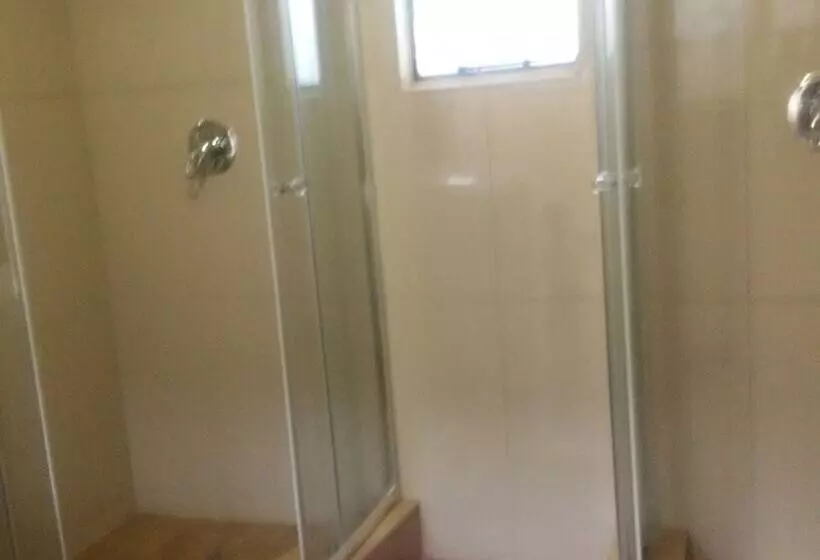 Retkeilymaja Naledi Backpackers