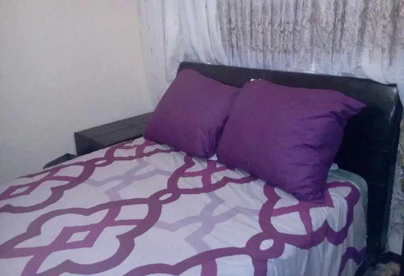 Retkeilymaja Naledi Backpackers