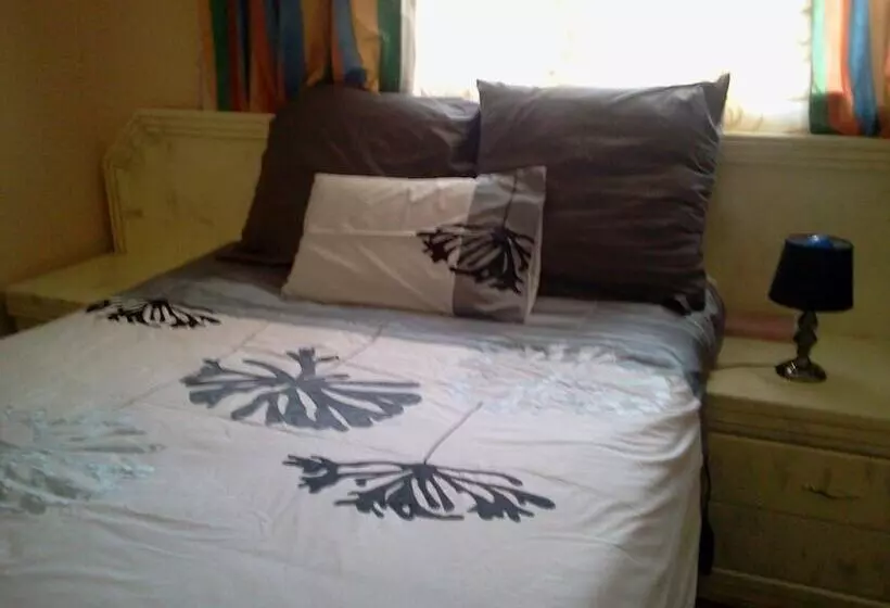 Retkeilymaja Naledi Backpackers