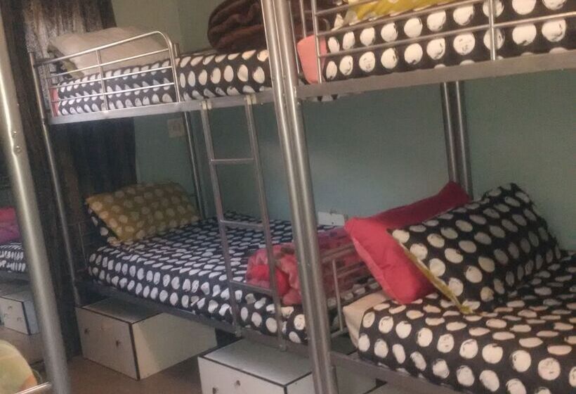 Общежитие Naledi Backpackers