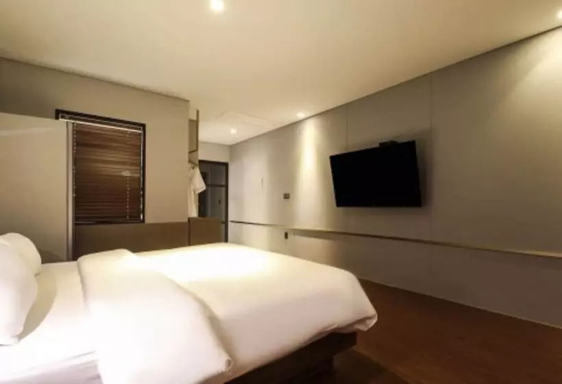 Hound Hotel Yongwon