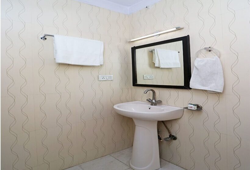 هتل Krishna 26 By Oyo Rooms