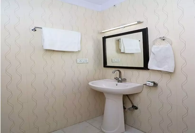 هتل Krishna 26 By Oyo Rooms