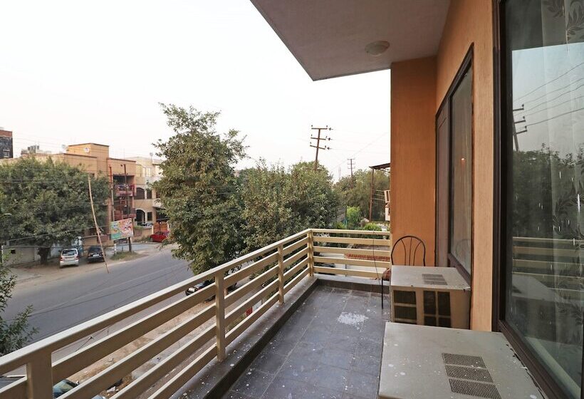 هتل Krishna 26 By Oyo Rooms