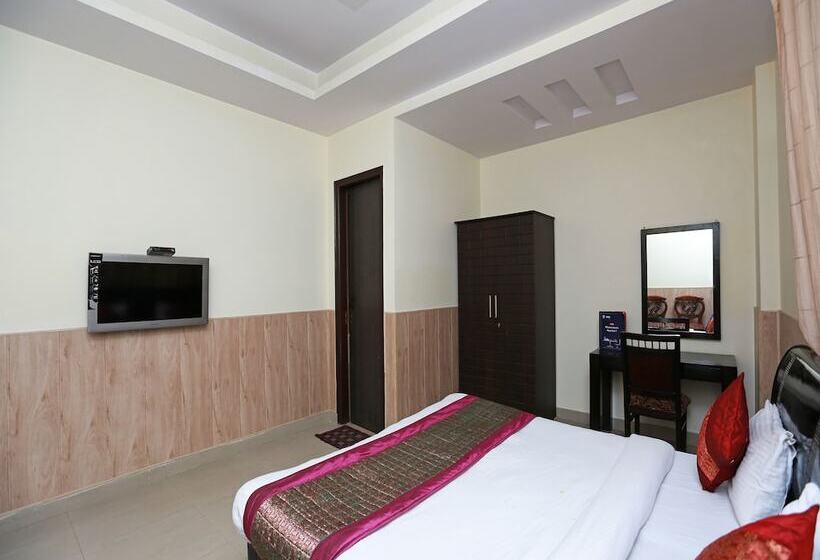 هتل Krishna 26 By Oyo Rooms