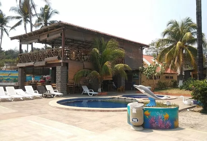 هتل Punta Roca Surf Resort