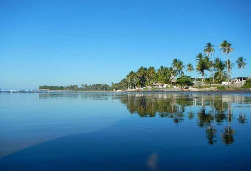 هتل Punta Roca Surf Resort