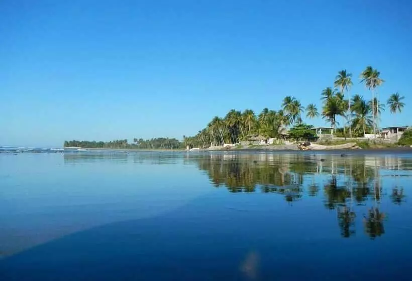 هتل Punta Roca Surf Resort