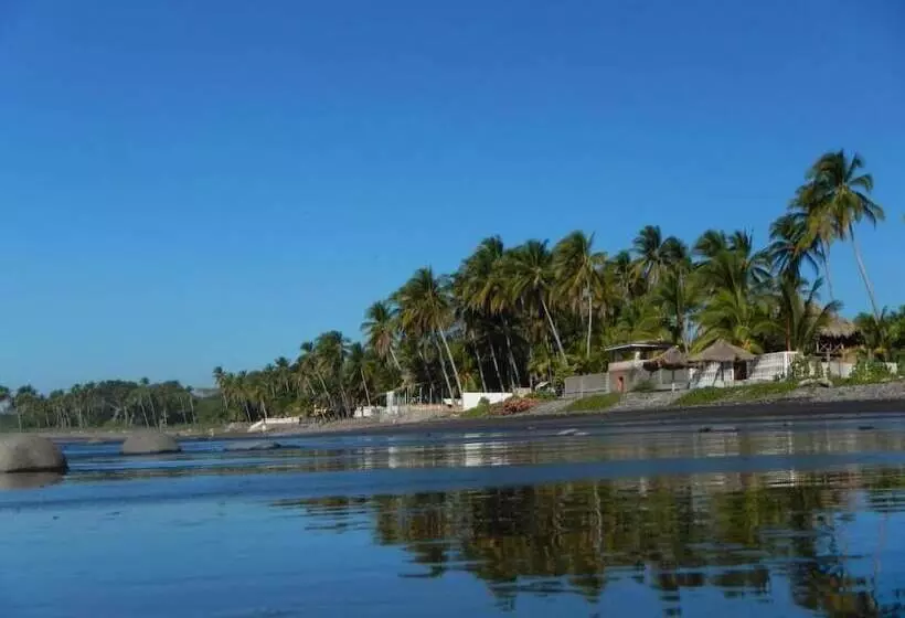 هتل Punta Roca Surf Resort