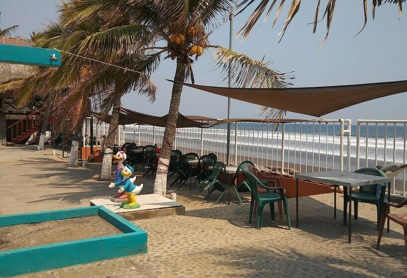 هتل Punta Roca Surf Resort