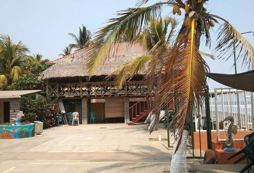 هتل Punta Roca Surf Resort