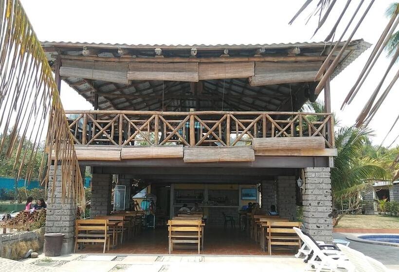 هتل Punta Roca Surf Resort