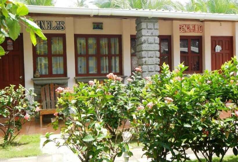 هتل Punta Roca Surf Resort