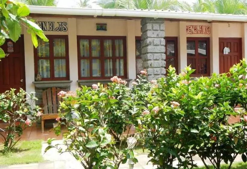 هتل Punta Roca Surf Resort