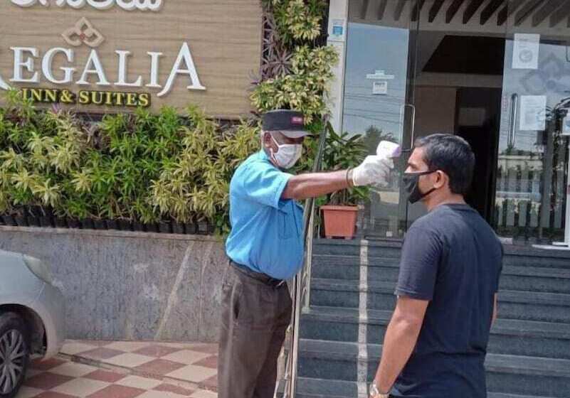 בית מלון כפרי Regalia Inn & Suites