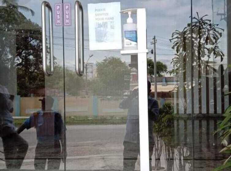 בית מלון כפרי Regalia Inn & Suites