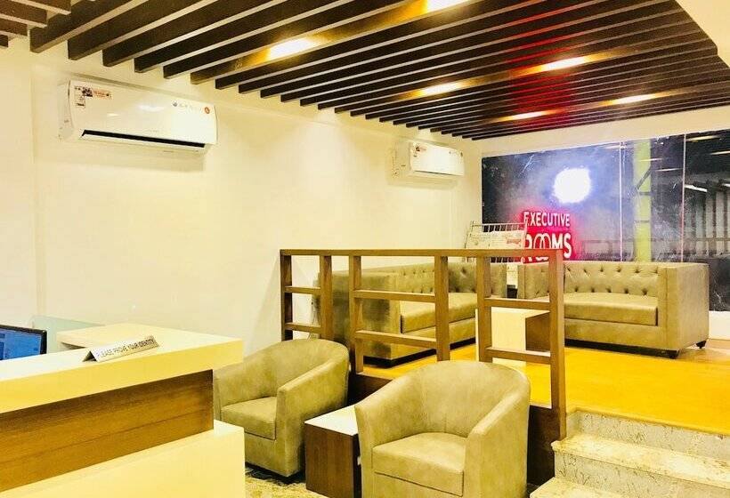 בית מלון כפרי Regalia Inn & Suites