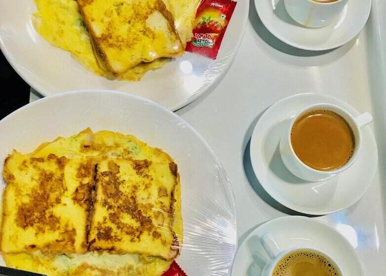 בית מלון כפרי Regalia Inn & Suites