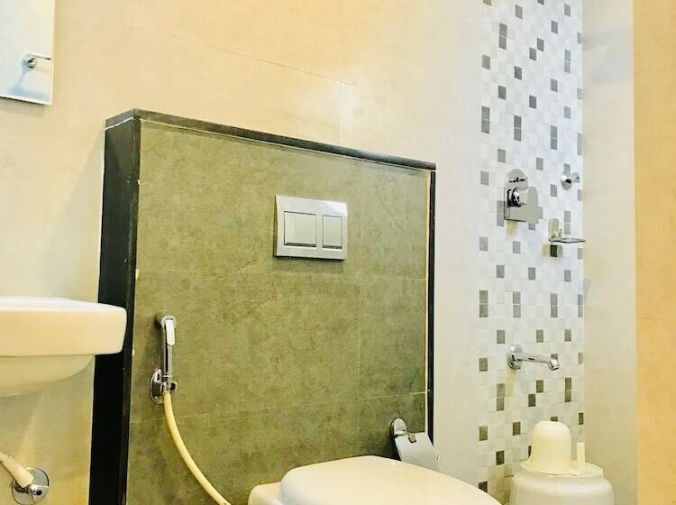 בית מלון כפרי Regalia Inn & Suites