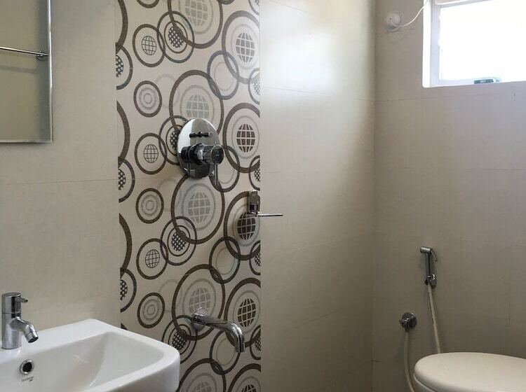 בית מלון כפרי Regalia Inn & Suites