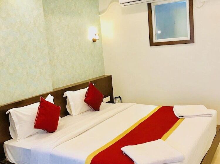 בית מלון כפרי Regalia Inn & Suites