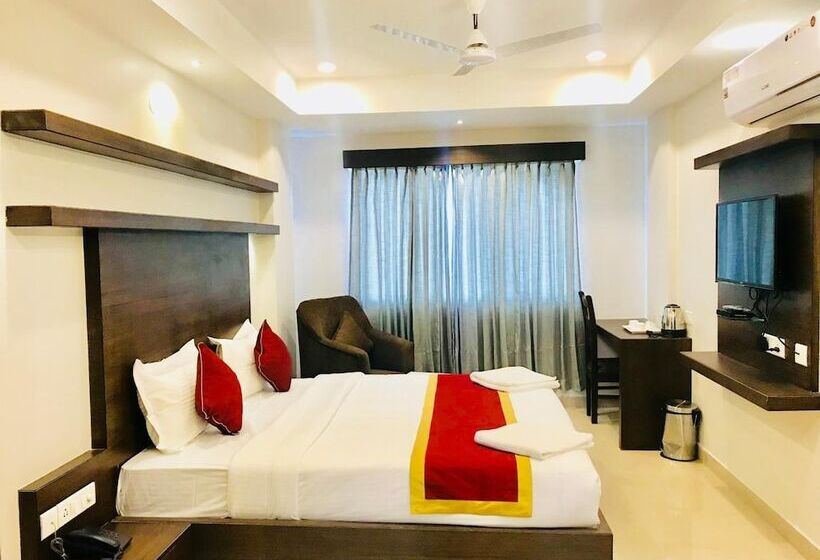 בית מלון כפרי Regalia Inn & Suites