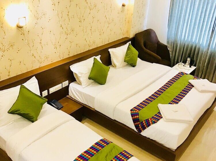 בית מלון כפרי Regalia Inn & Suites